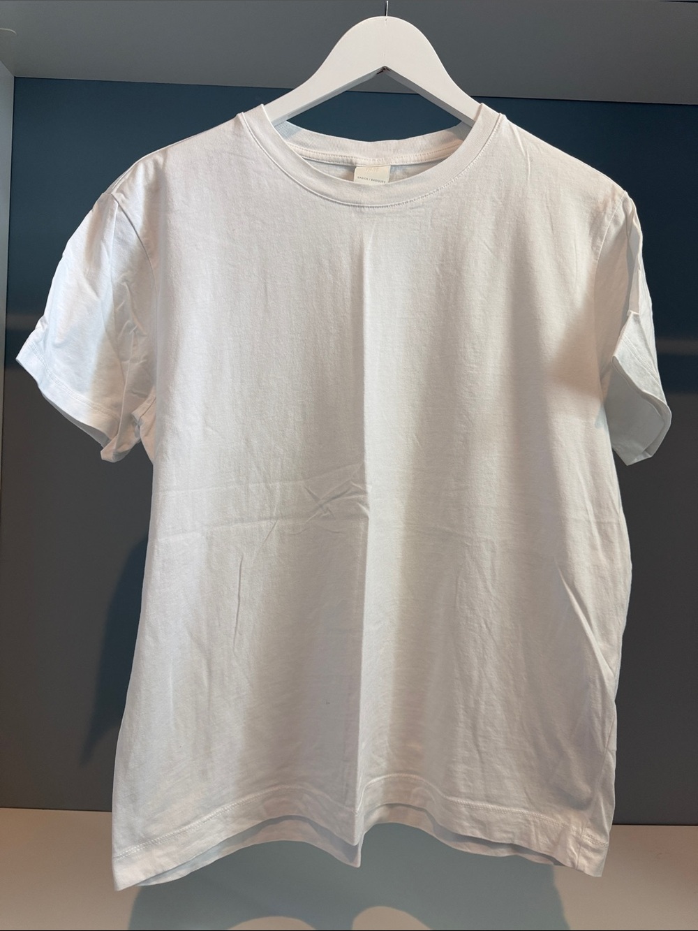 H&M Basics White Crew Neck Short Sleeve Tee. Medium. Great condition! Cotton.